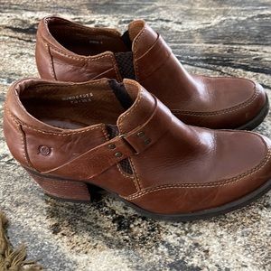 Born leather booties 7.5. Very nice gently used. Stacked heels. Nice warm color